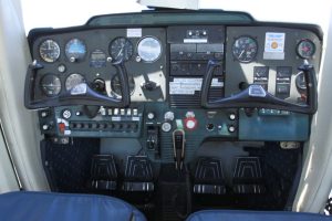 Cockpit du Cessna 150F